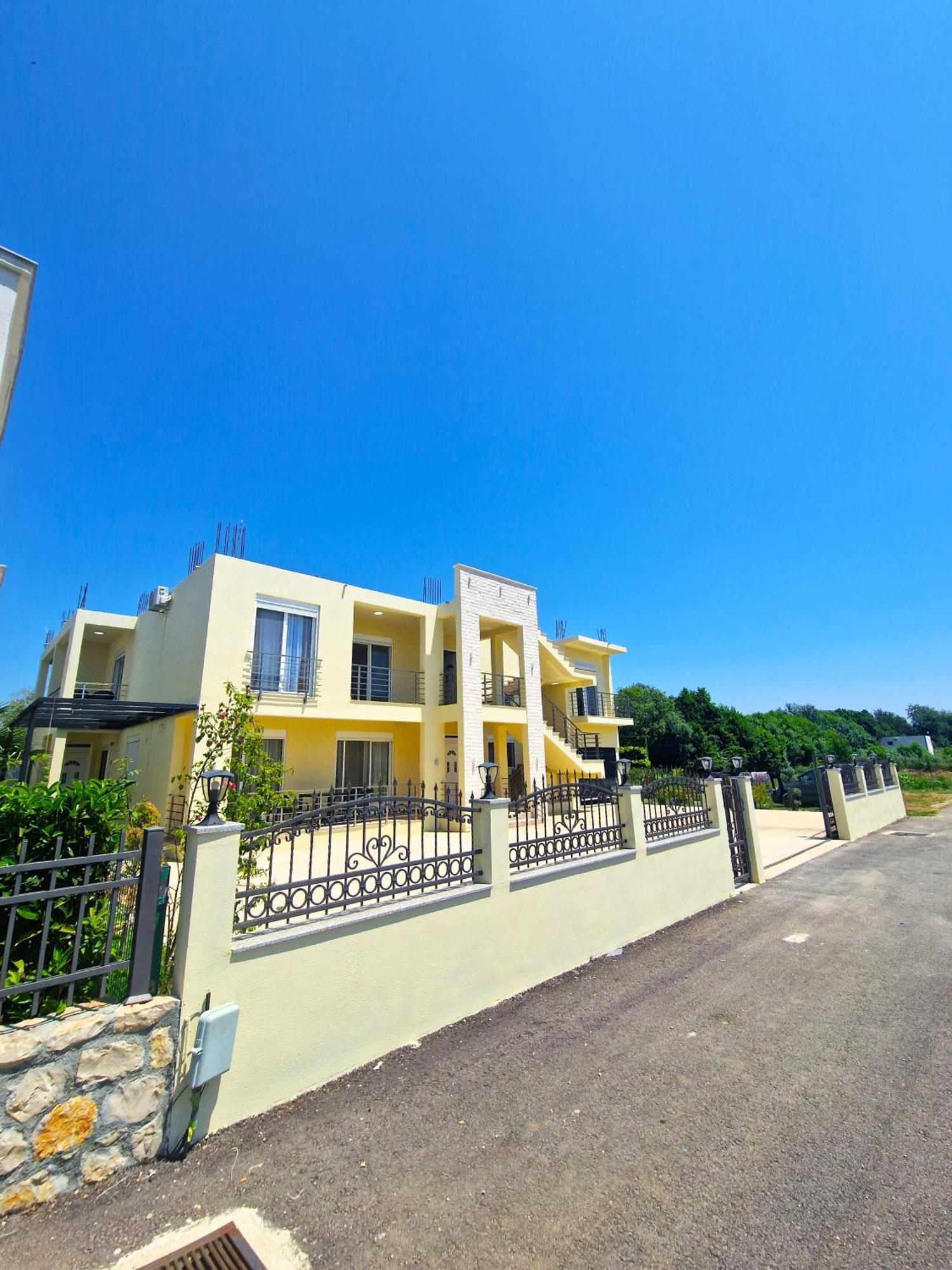 Ivana Apartments Улцин Екстериор снимка